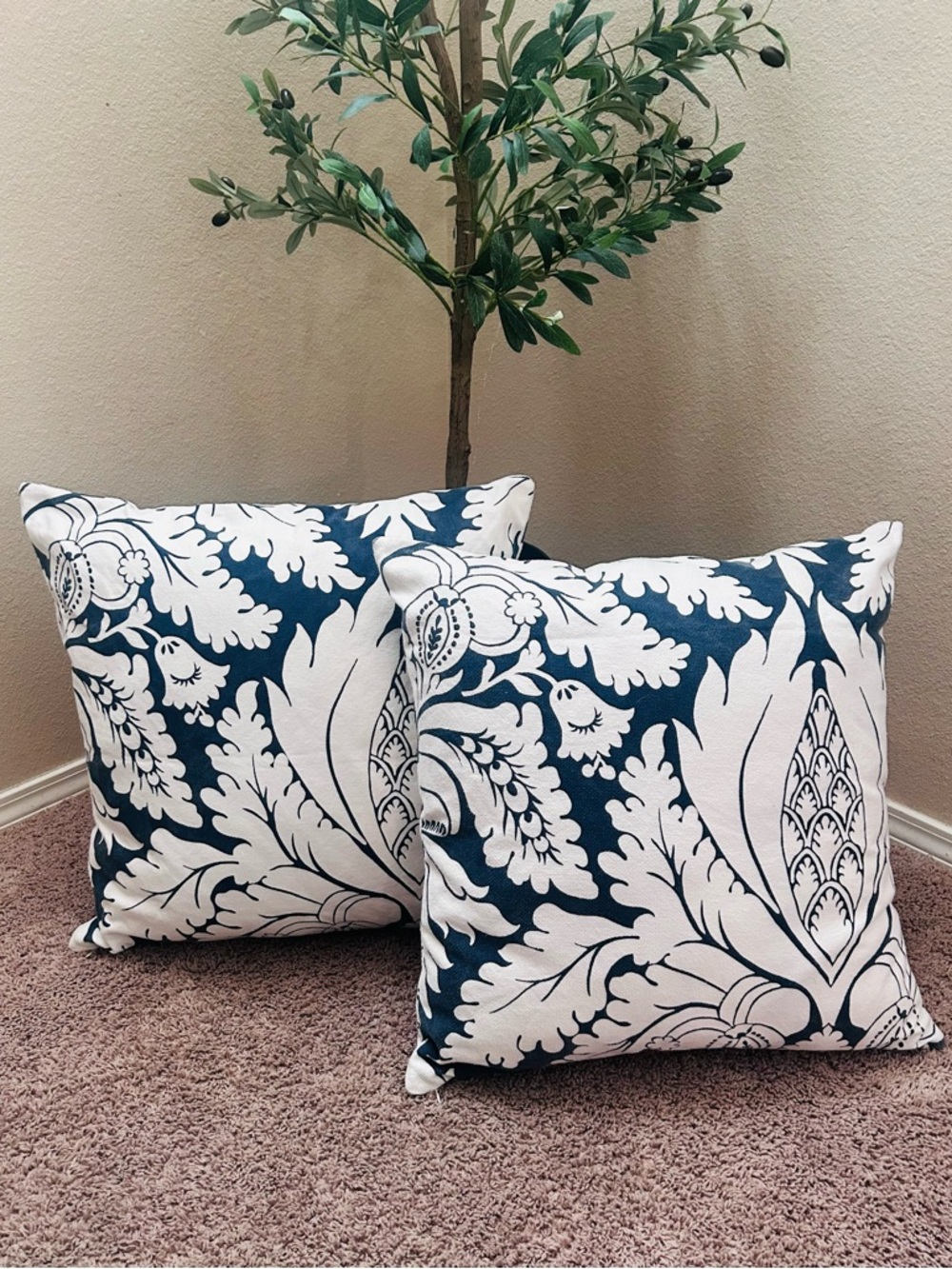 Pottery Barn Linen Pillows Navy/White 20” Damask Accent  Pair